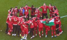 九游体育官方入口-比赛中逆转，球队打败对手夺冠