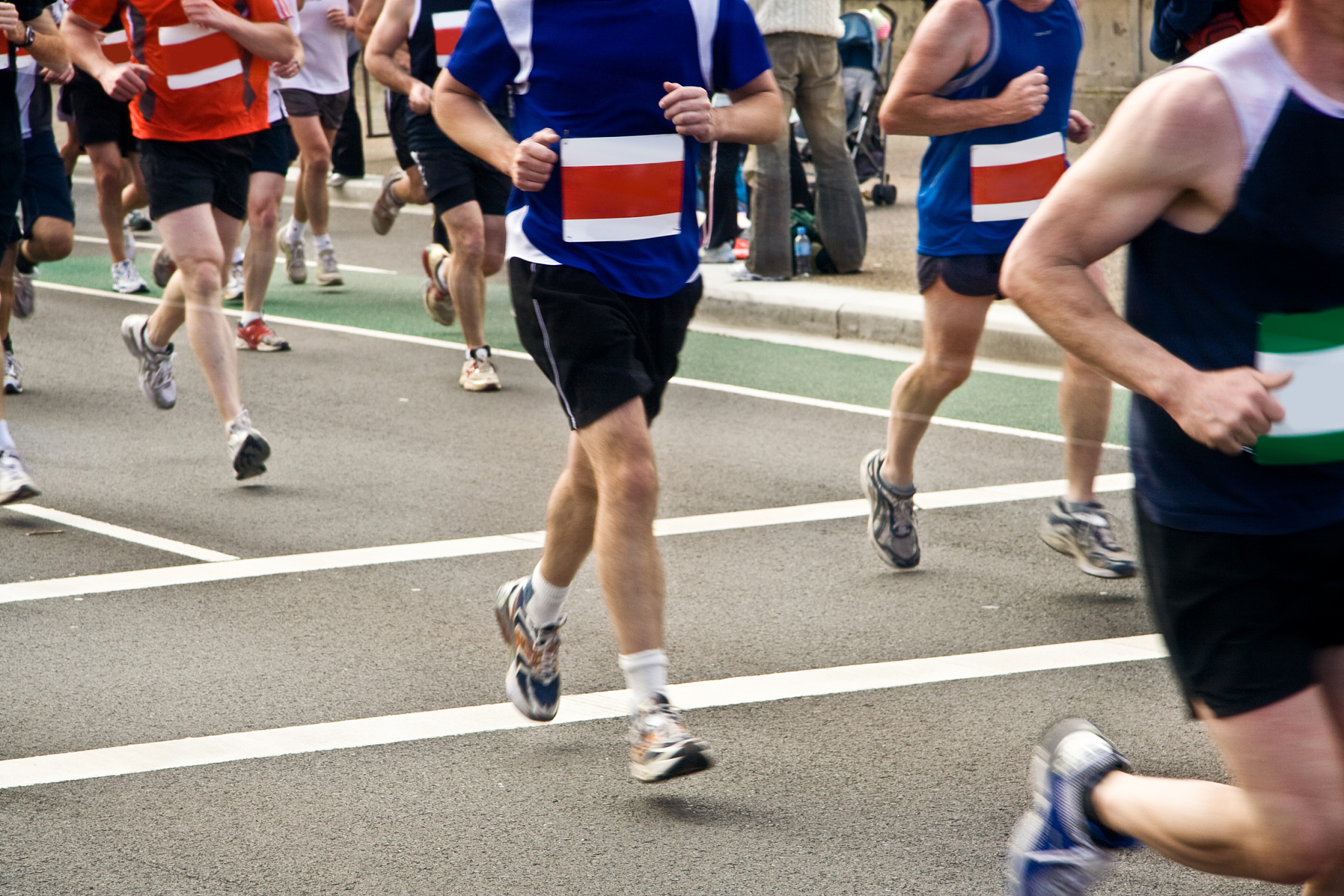 体育比赛形势凶险，角逐越发激烈