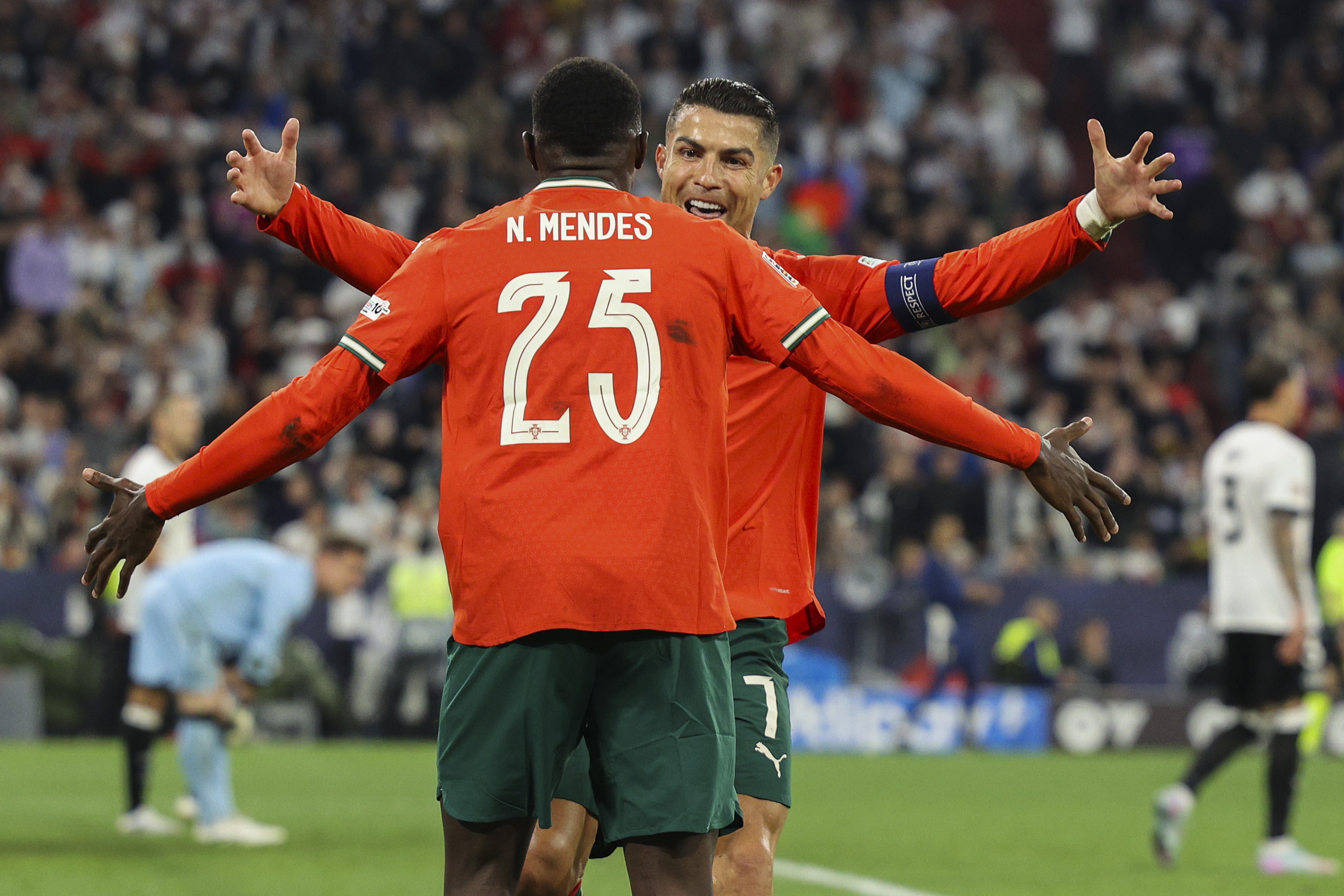 无惧强手！欧洲足球联赛新军表现抢眼