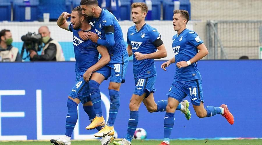 沃尔夫斯堡队员联手建功，战胜对手跻身前八的简单介绍