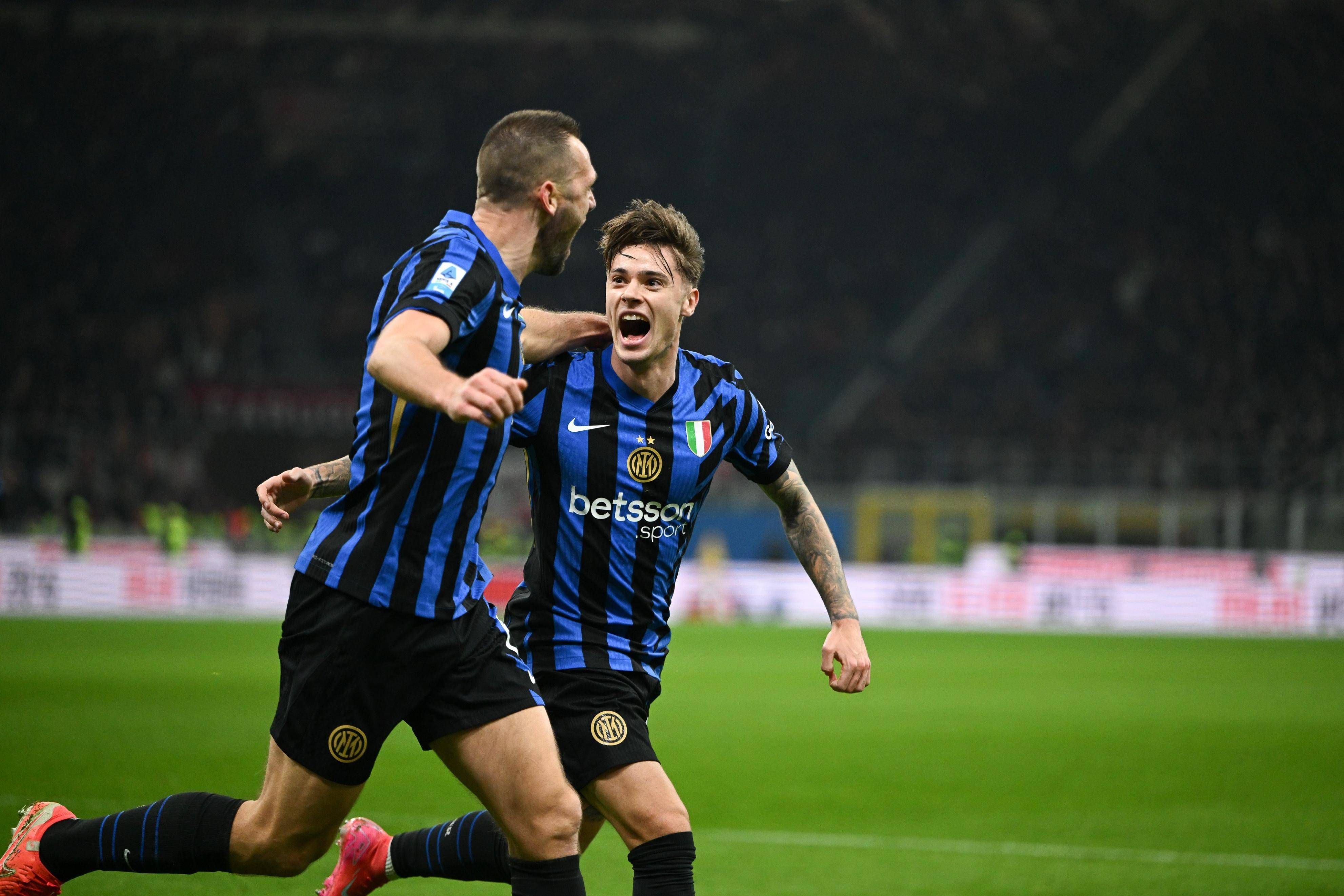 那不勒斯客场遭遇AC米兰，迎战劲旅的简单介绍