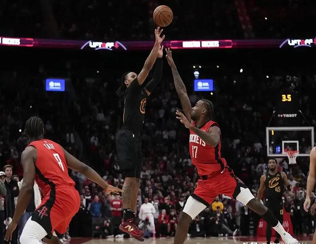 格林今晚发挥抢眼，帮助球队击败了竞争对手的简单介绍