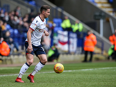 关于诺里奇主场爆冷负于对手，积分榜位置有所下滑的信息