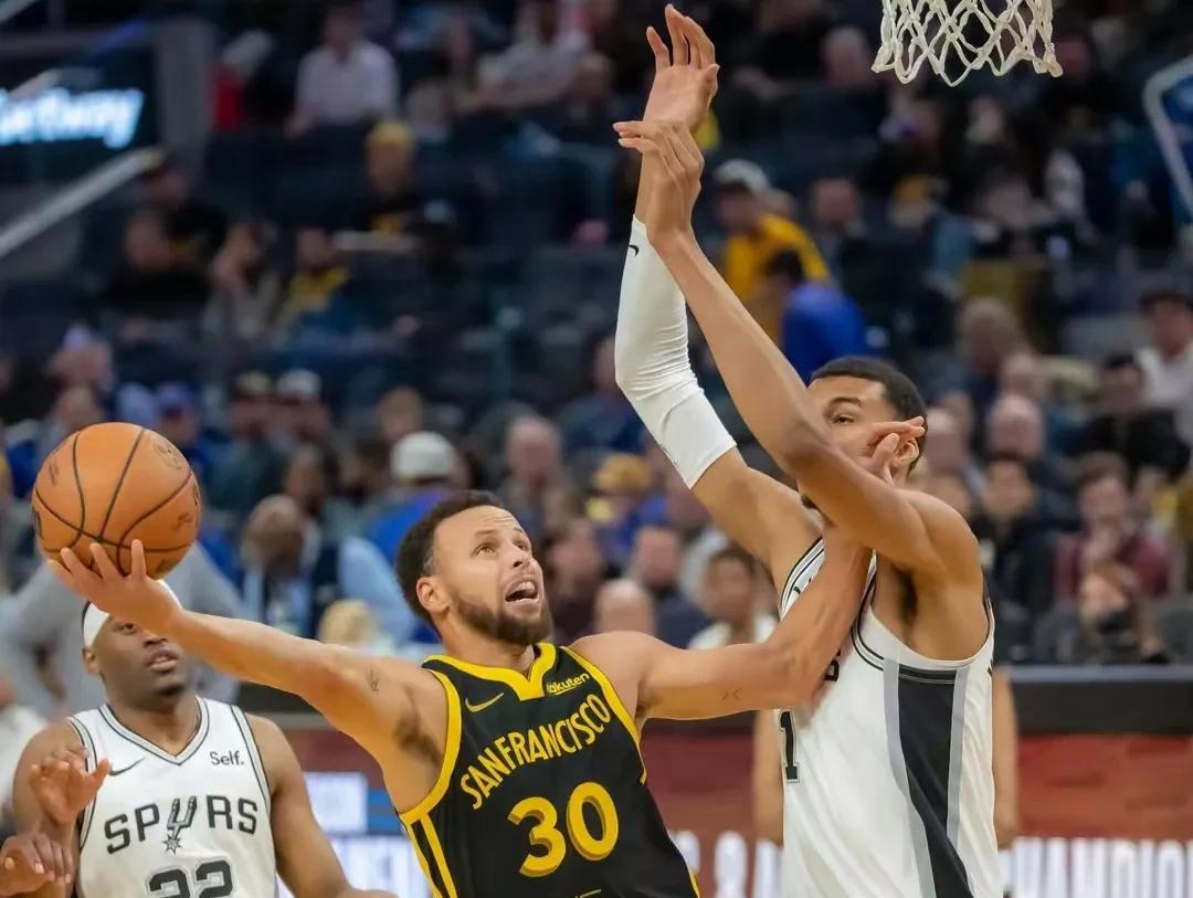 勇士遭马刺横扫，库里命中绝杀球落败