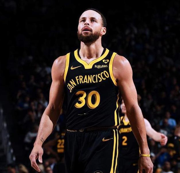 勇士遭马刺横扫，库里命中绝杀球落败