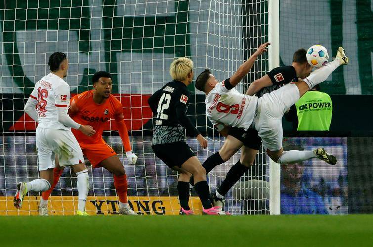 弗赖堡在比赛中表现抢眼，取得了胜利