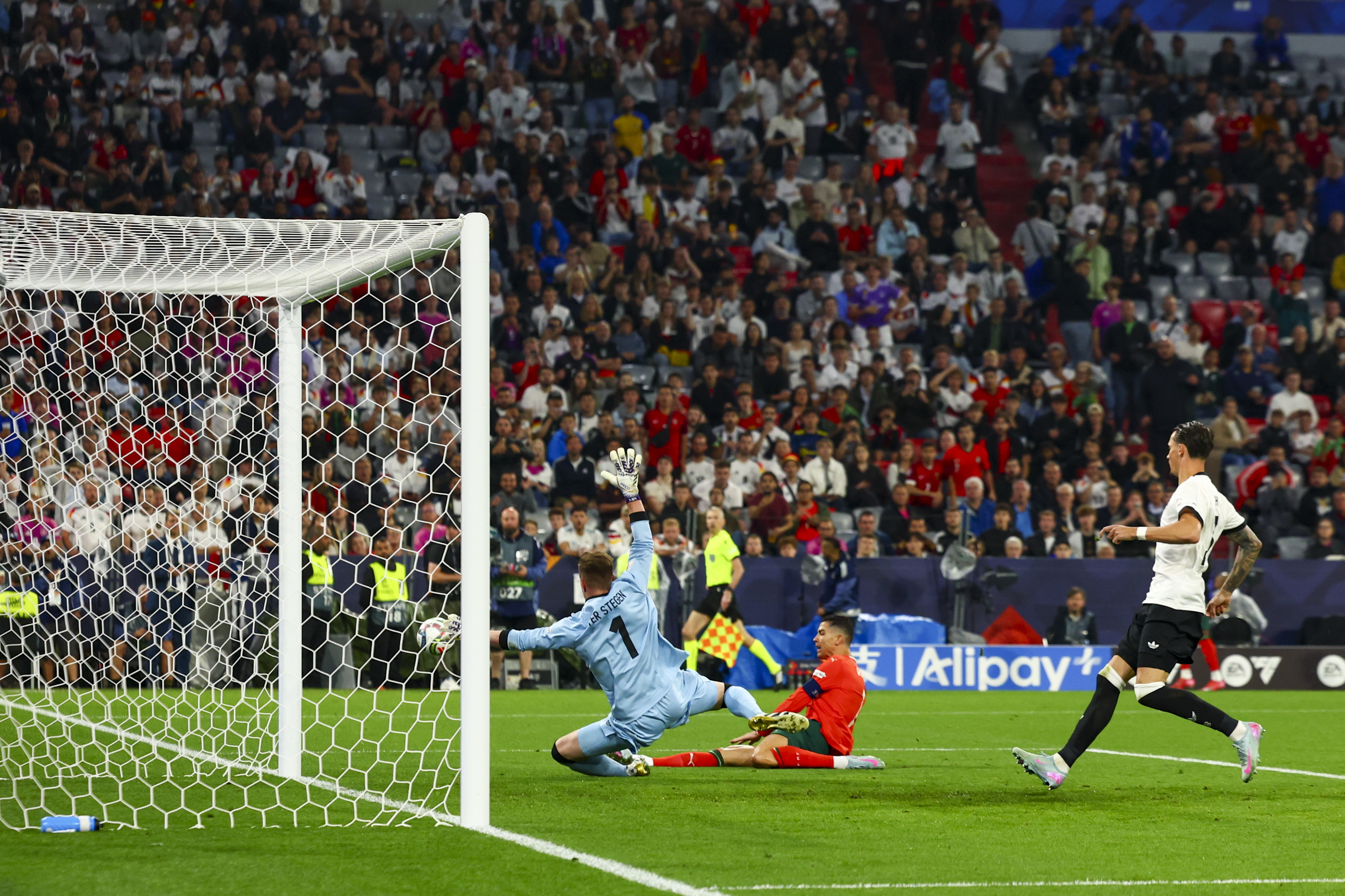 葡萄牙淘汰意大利,双星陨落欧锦赛的简单介绍 葡萄牙淘汰意大利,双星陨落欧锦赛的简单介绍