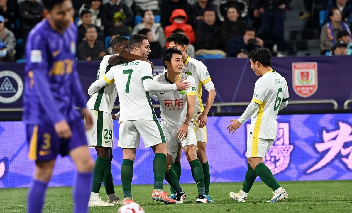 包含重庆力帆客场大胜北京国安，豪取三分的词条