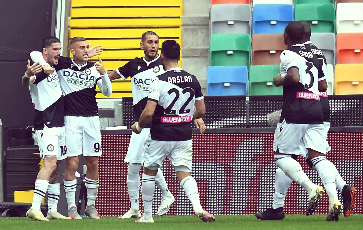 包含国际米兰主场击败乌迪内斯继续领跑积分榜的词条