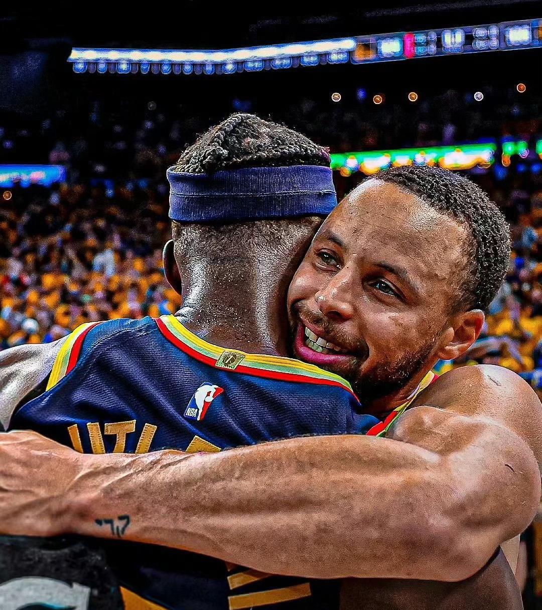 球员们的默契配合,令人赞叹不已 球员们的默契配合,令人赞叹不已