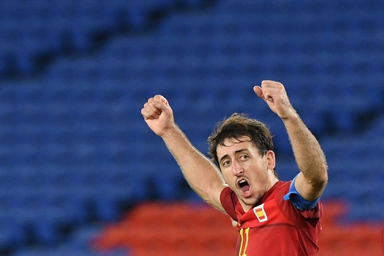 关于波兰险胜塞维利亚，奥亚尔萨瓦尔高光表现的信息