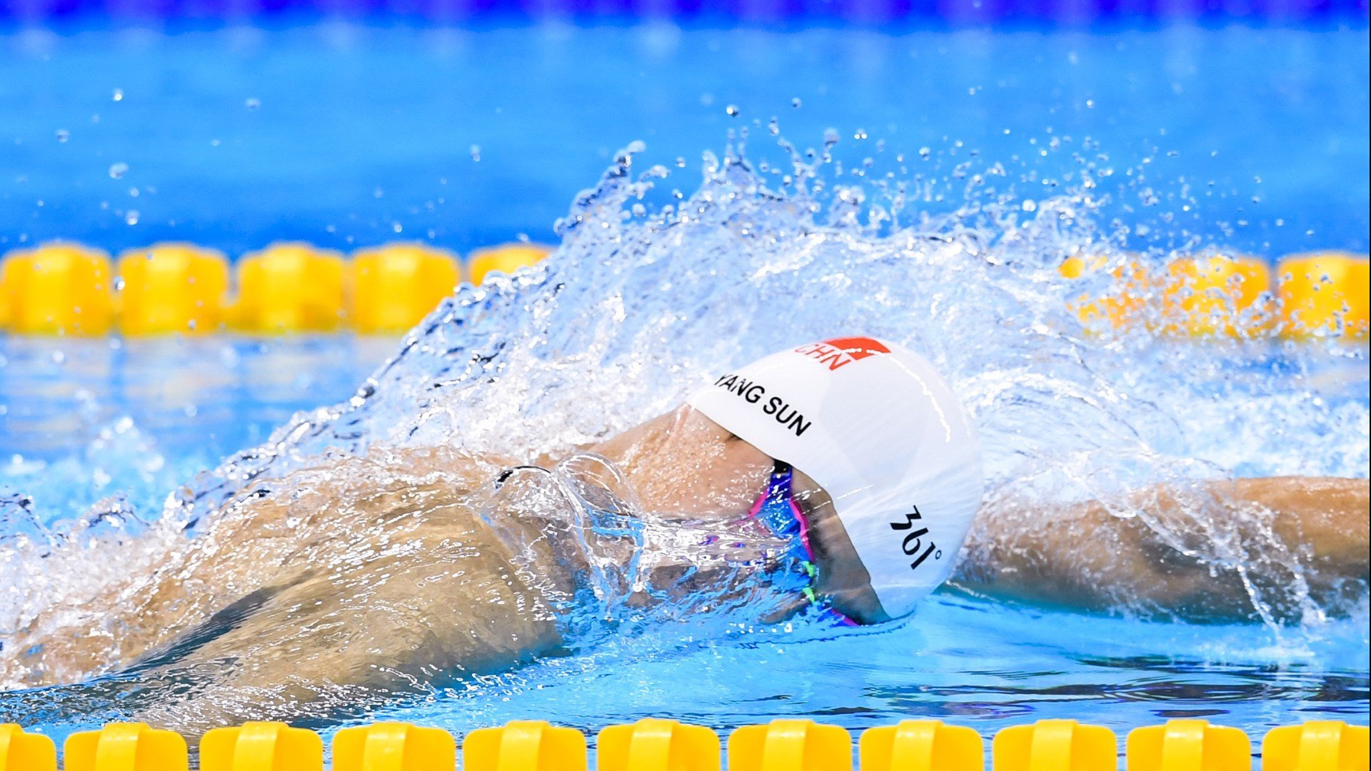 布克爆发，尼克斯关键战突围深圳队