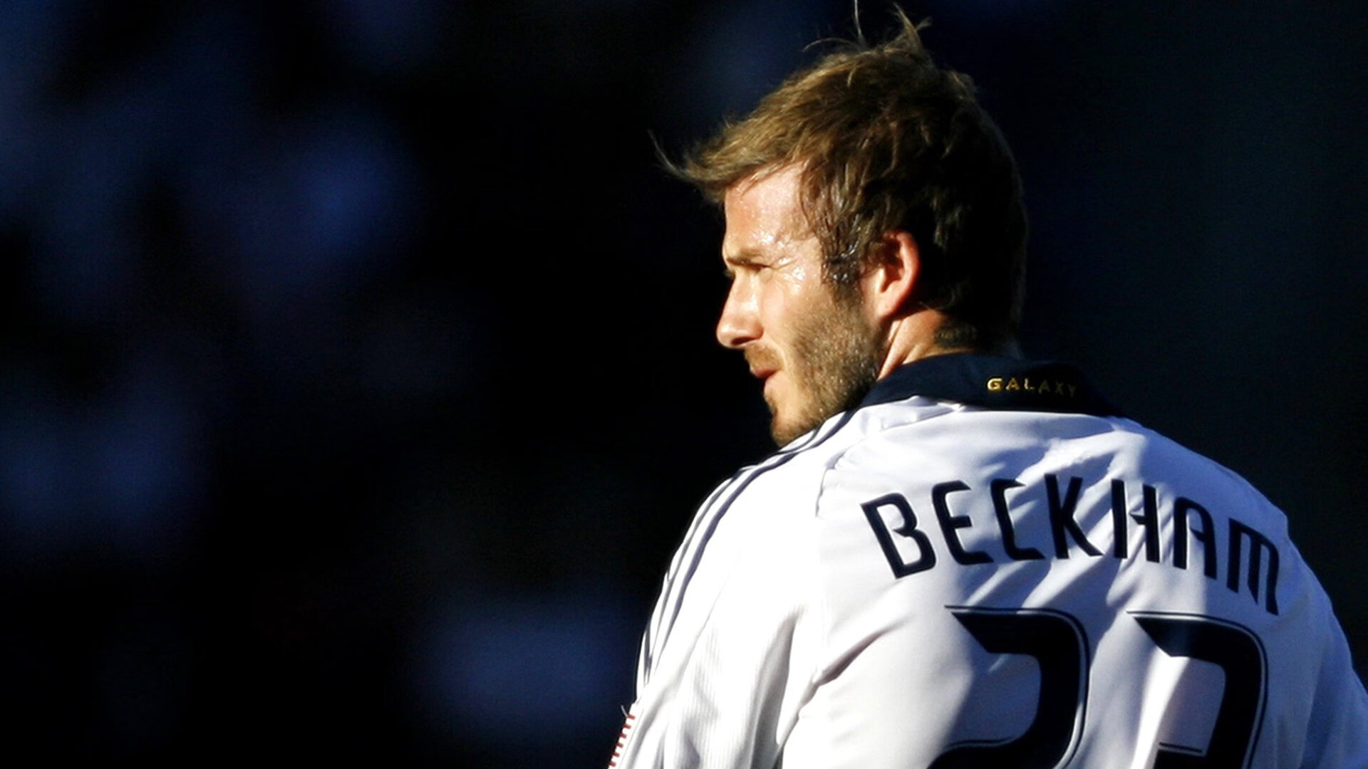 当东欧铁骑撞上非洲黑星,波兰战术纪律与C罗决定性时刻的启示